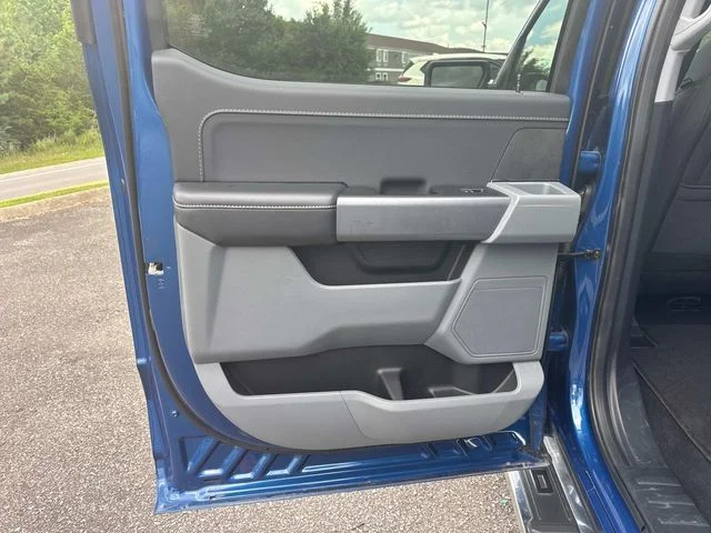 Used 2025 Blue Ford XLT image 15