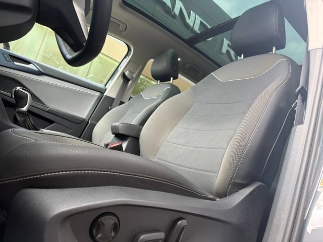 Used 2024 Pure Gray Volkswagen SE image 5