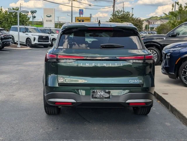 New 2027 DEEP EMERALD INFINITI LUXE image 6