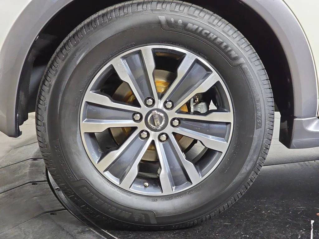 Used 2017 White Nissan SL image 29