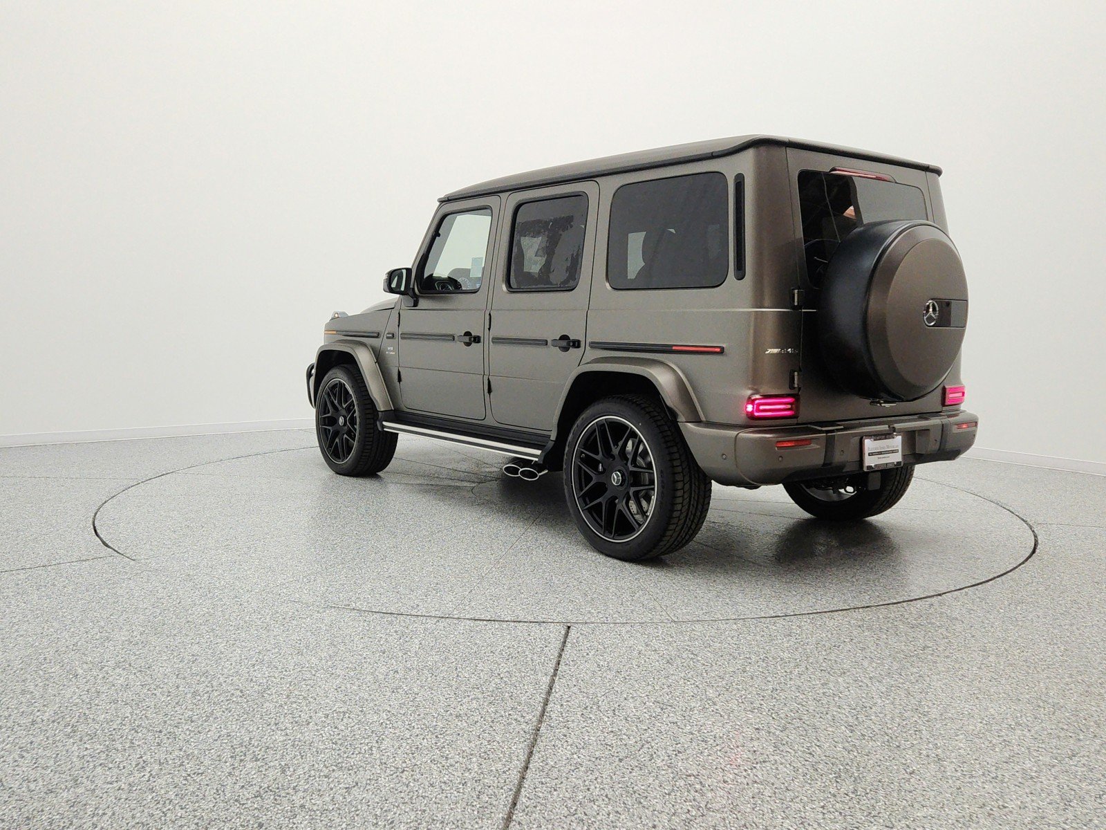 New 2026 MANUFAKTUR Monza Grey Magno Mercedes-Benz AMG® G 63 SUV image 7