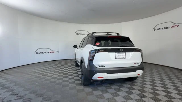 New 2026 Aspen White TriCoat / Super Black Two-tone Nissan SR image 7
