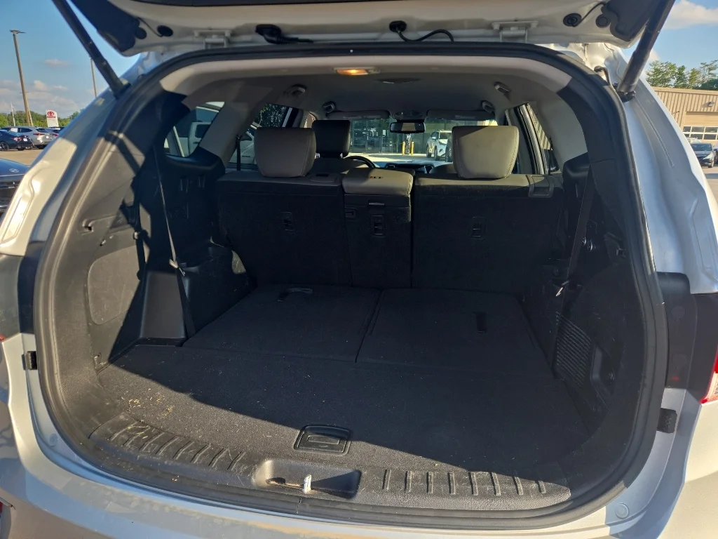 Used 2019 Circuit Silver Hyundai SE image 12