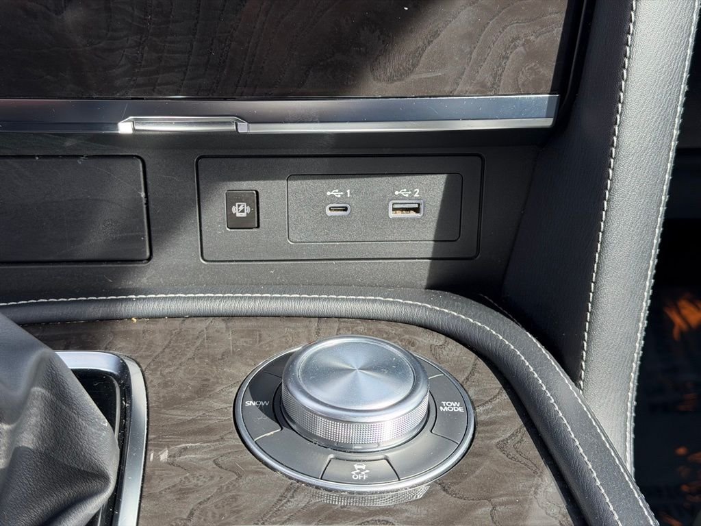 Used 2024 Gray INFINITI LUXE image 37