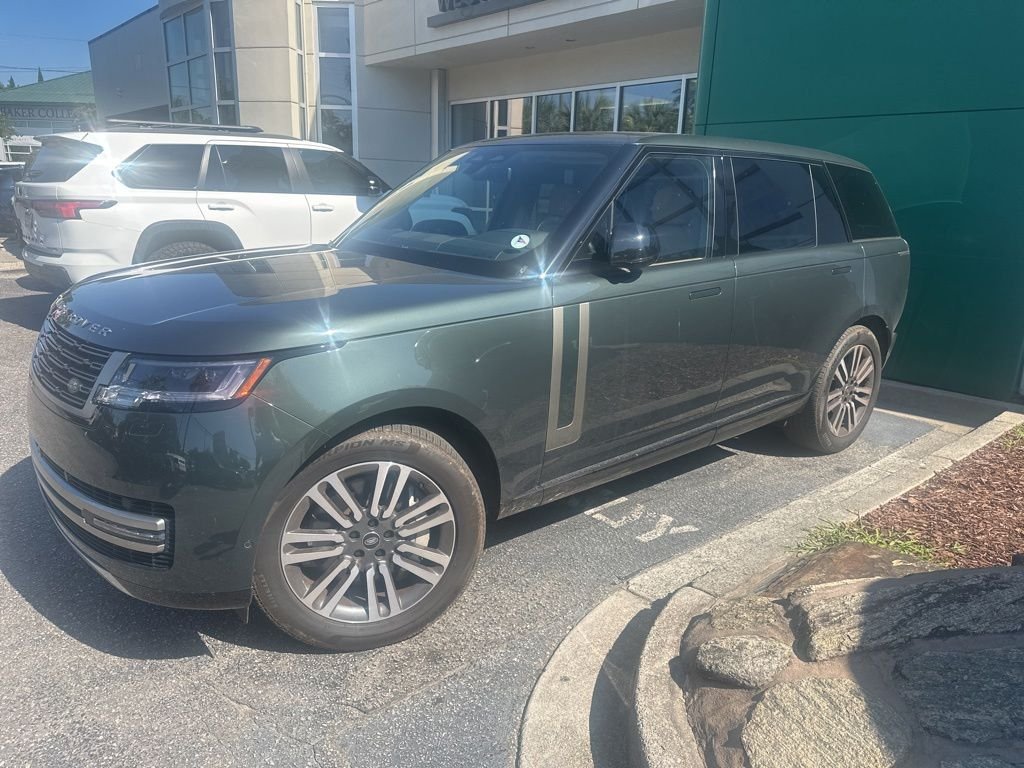 Used 2025 Green Land Rover SE image 1