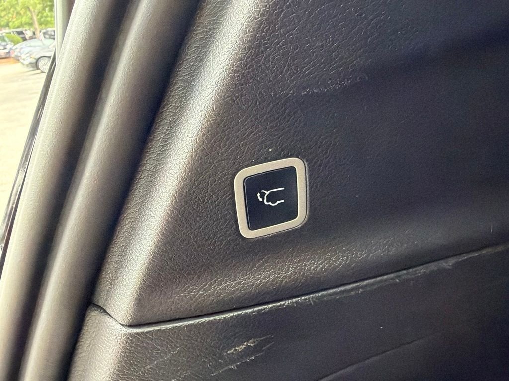 Used 2025 White Chrysler Select image 15