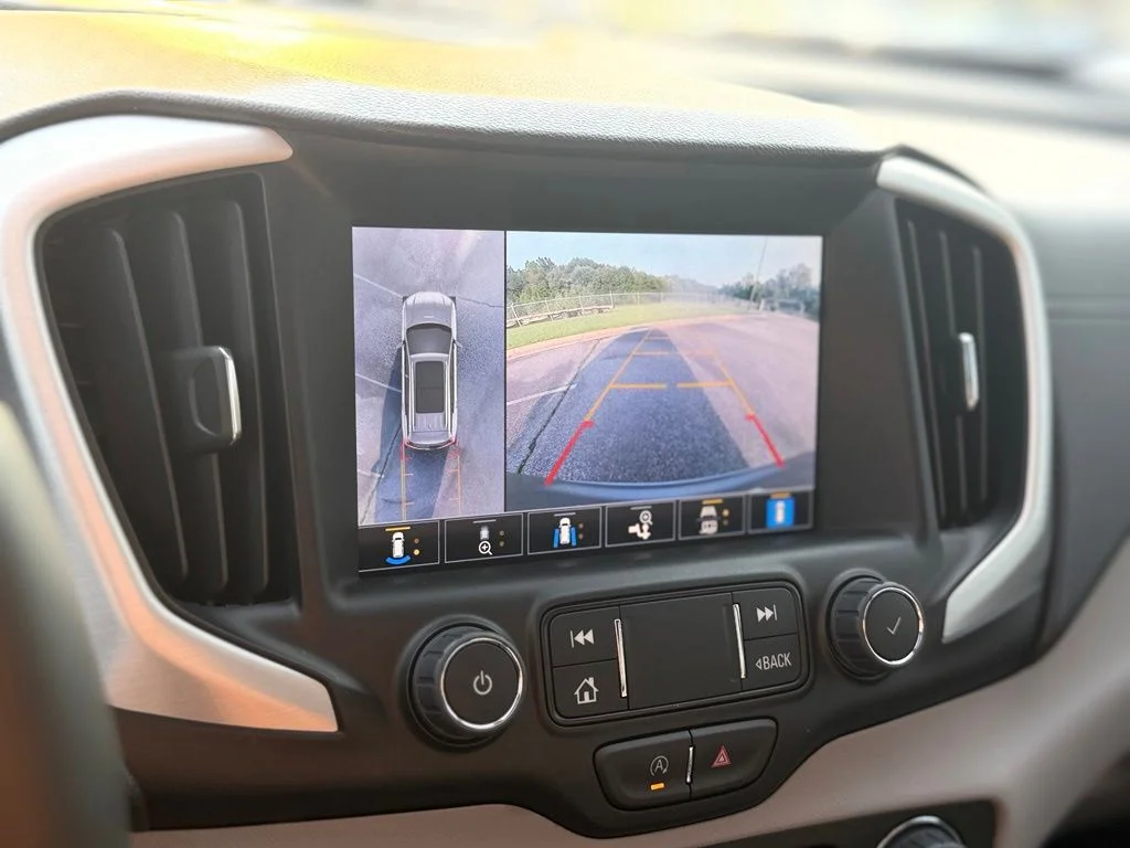 Used 2023 Silver GMC SLT image 39