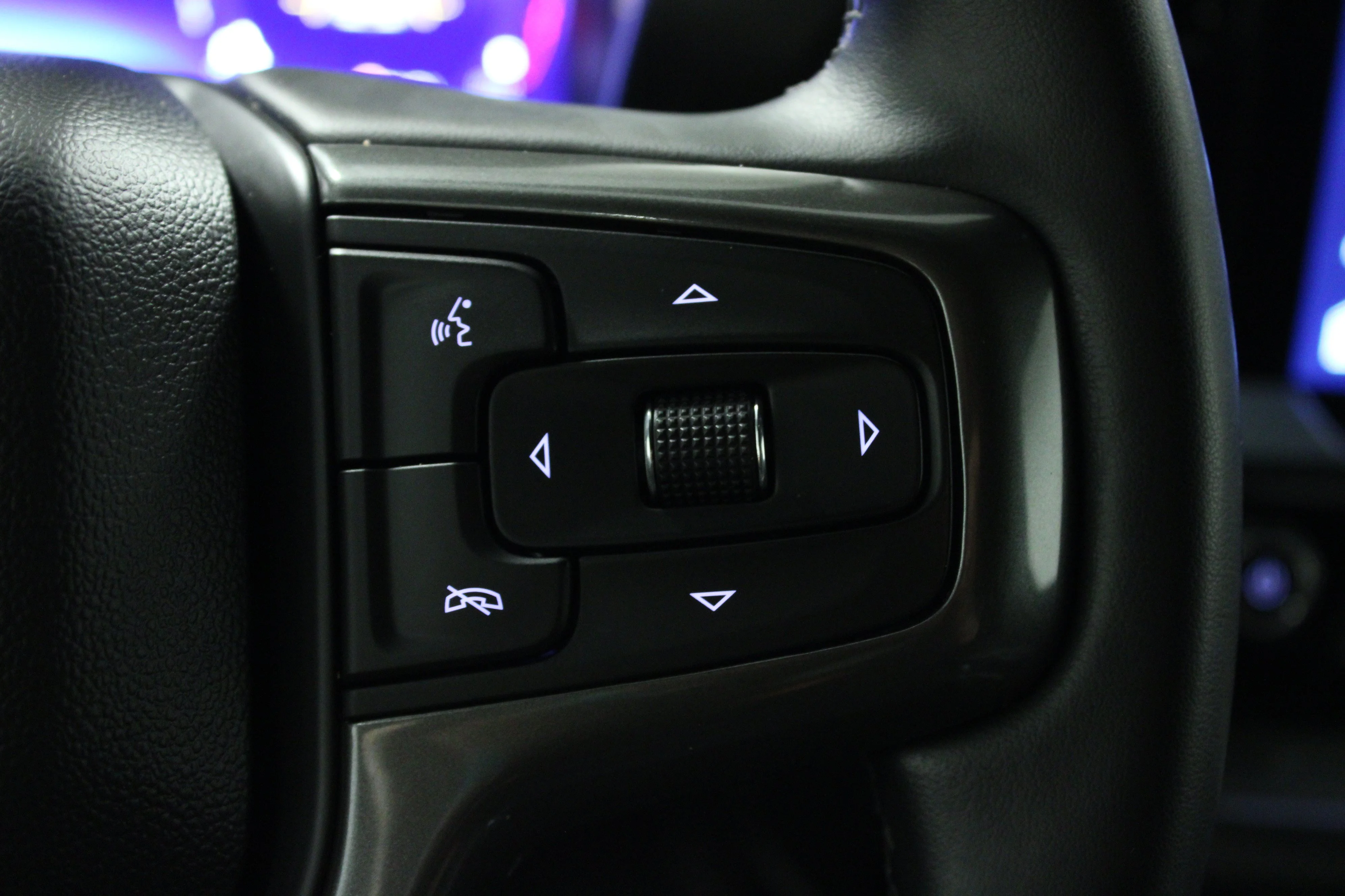 Used 2024 Iridescent Pearl Tricoat Chevrolet High Country image 21