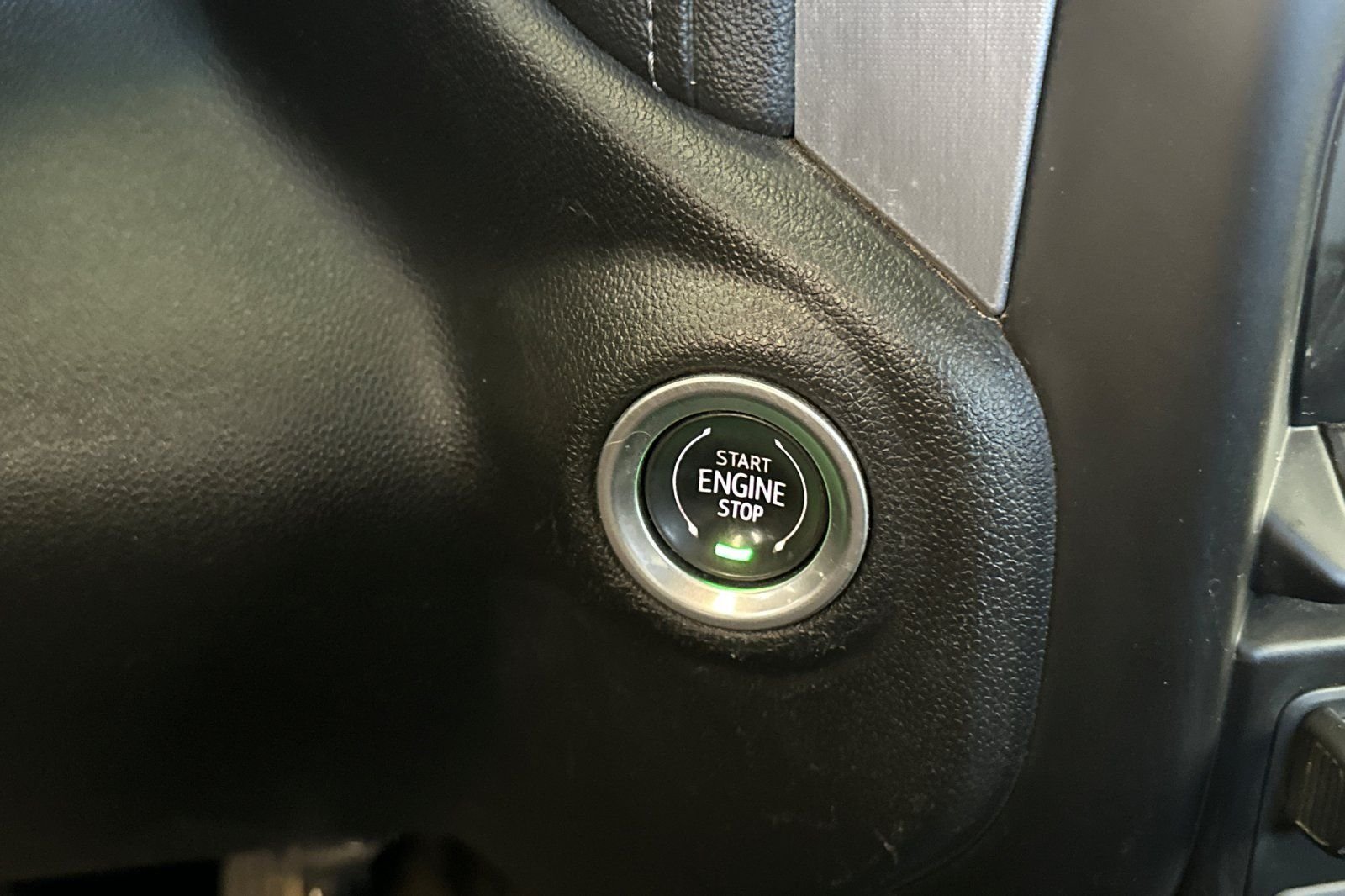 Used 2022 White GMC SLE image 19