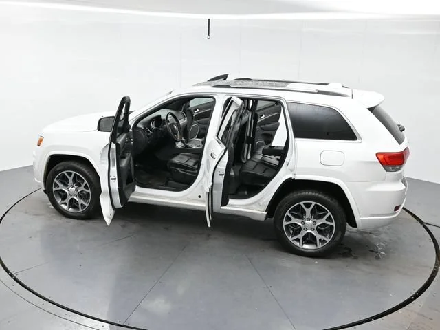 Used 2019 Ivory 3-coat Jeep Overland image 42