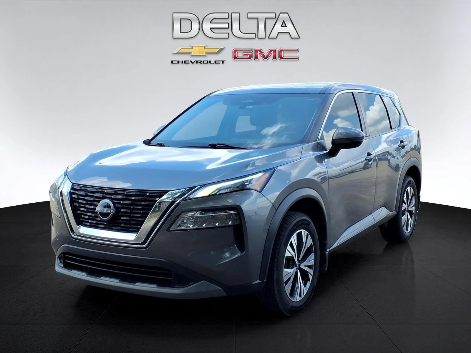 Used 2022  Nissan SV image 1