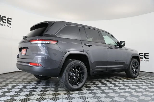 New 2026 Baltic Gray Metallic Clear-Coat Exterior Paint Jeep Altitude image 27