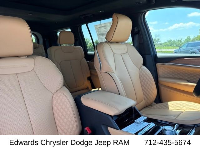 New 2026 Diamond Black Crystal Pearl-Coat Exterior Paint Jeep Summit image 24