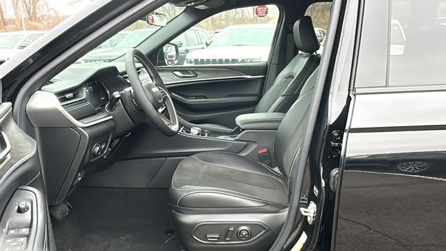 New 2026 Diamond Black Crystal Pearl-Coat Exterior Paint Jeep Altitude image 9