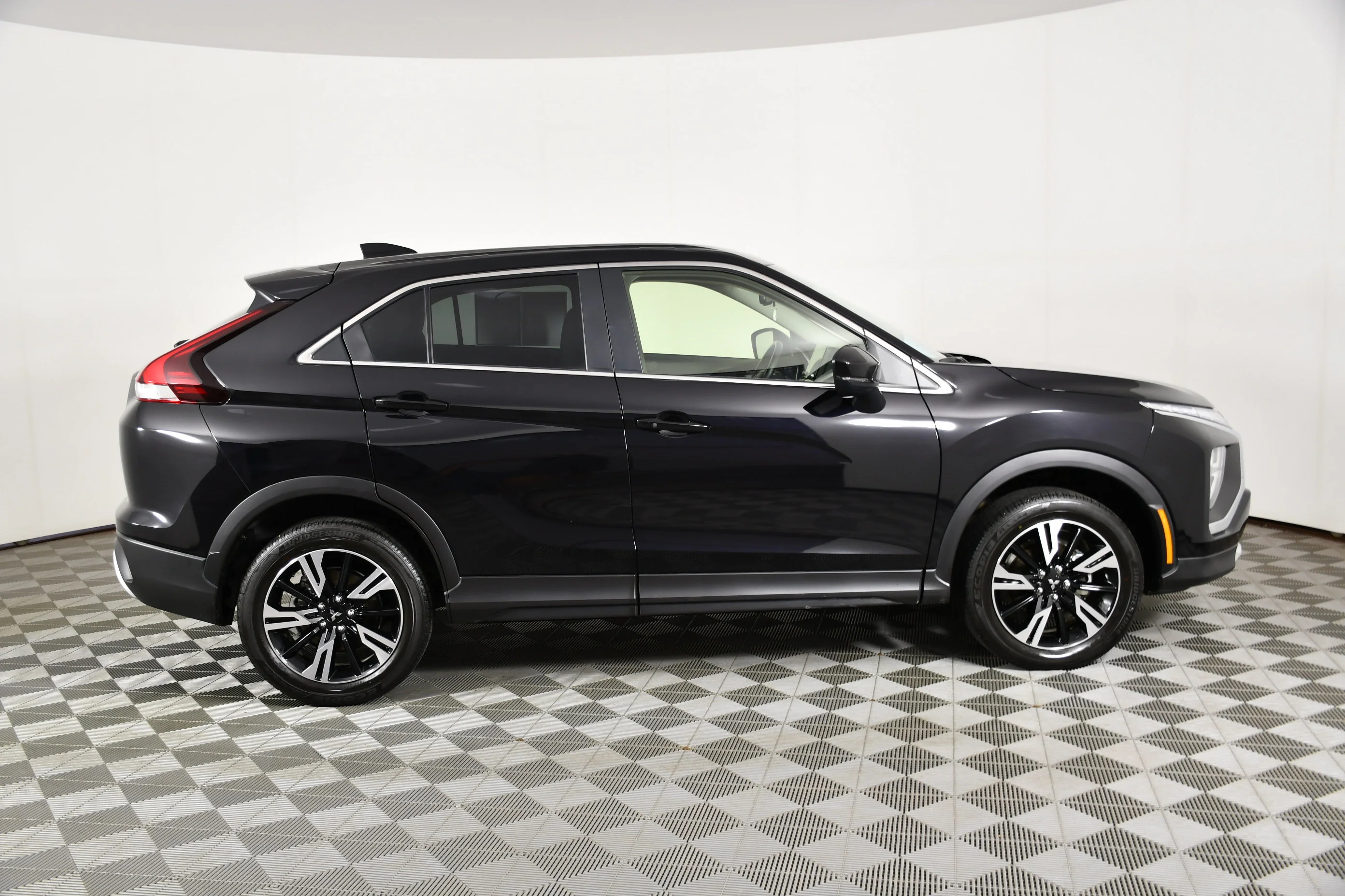 Certified Used 2025 Black Mitsubishi SE image 5
