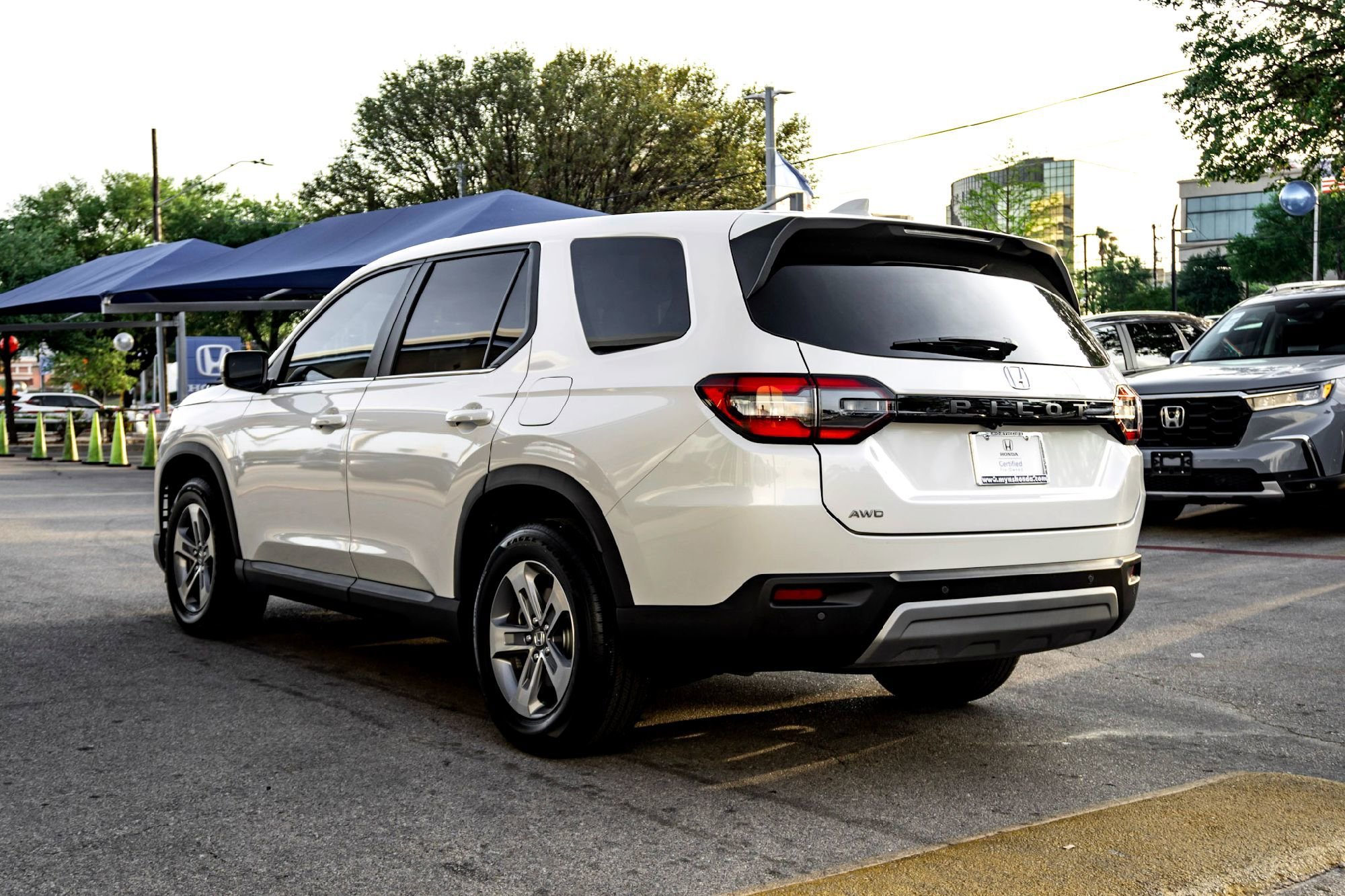 Used 2025 Platinum Honda EX-L image 7