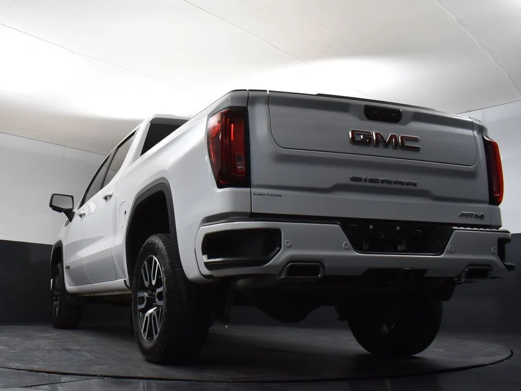 Used 2025 White GMC AT4 image 35
