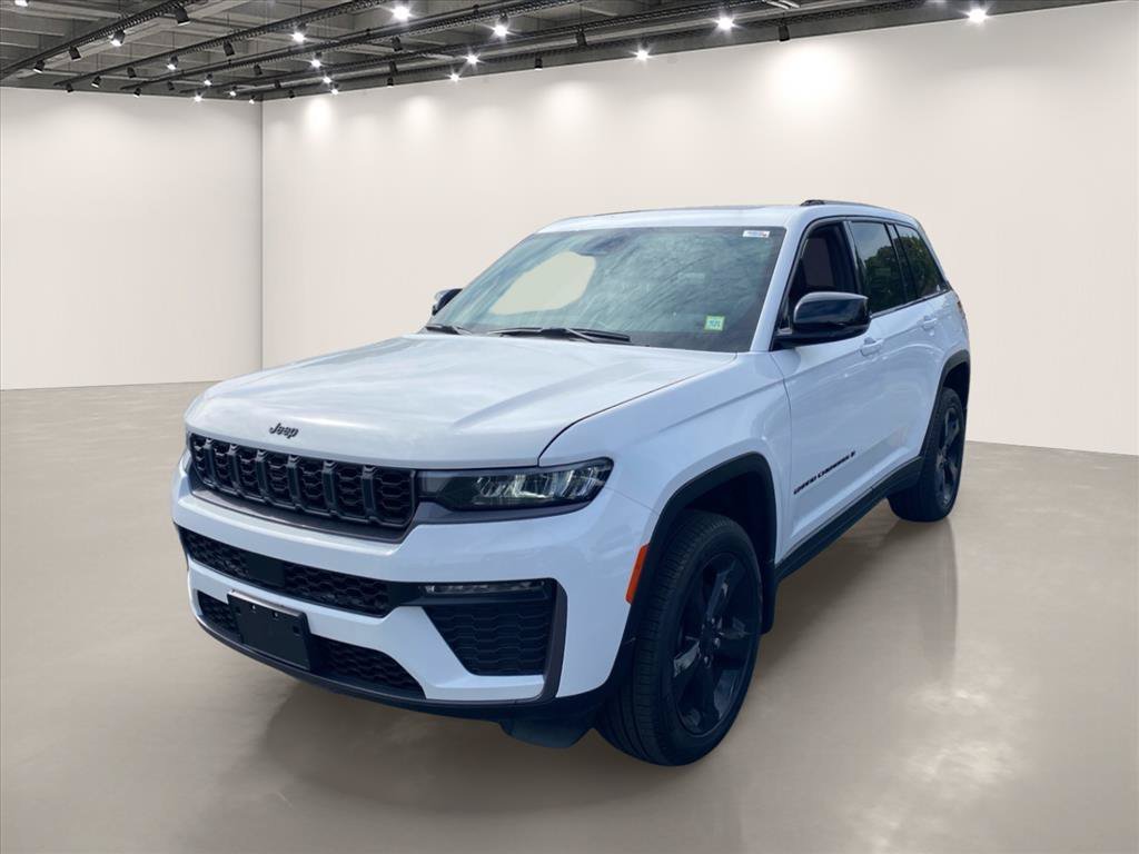 New 2026 Bright White Clear-Coat Exterior Paint Jeep Limited image 2