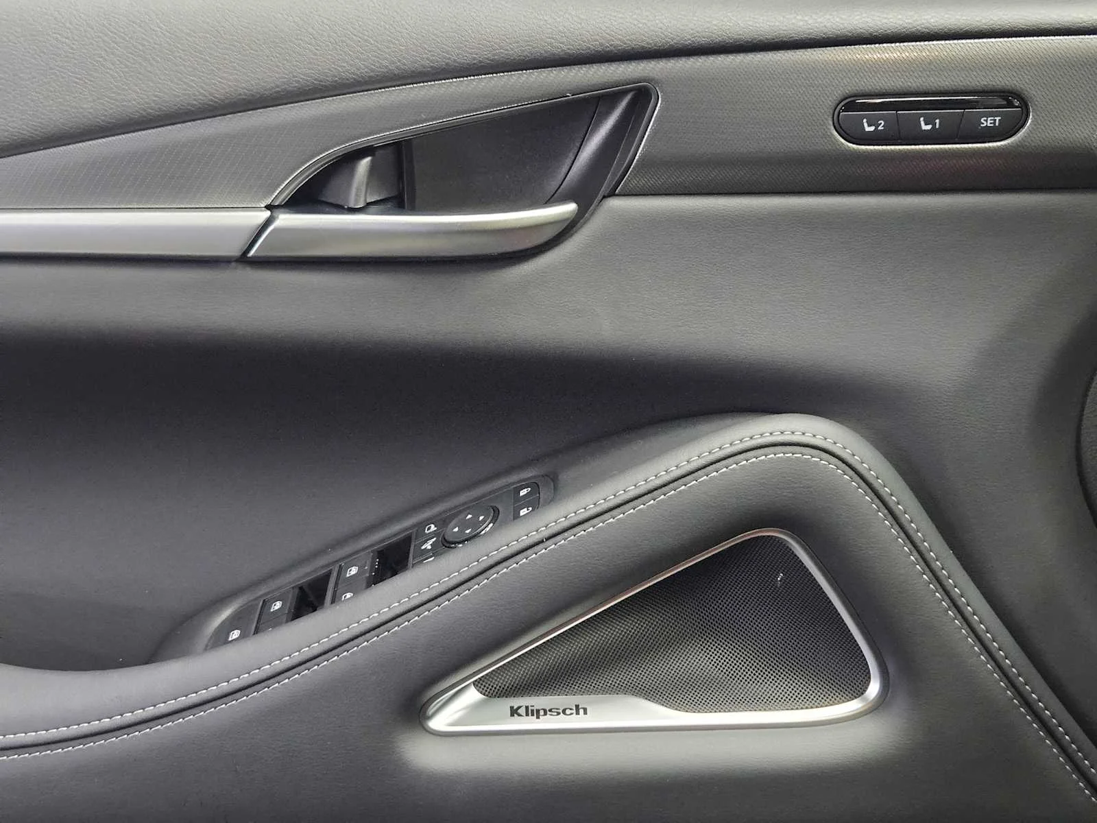 New 2027 MINERAL BLACK INFINITI LUXE image 16