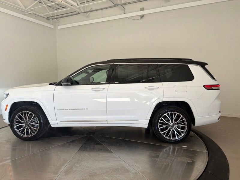 Used 2025 White Jeep Summit image 6