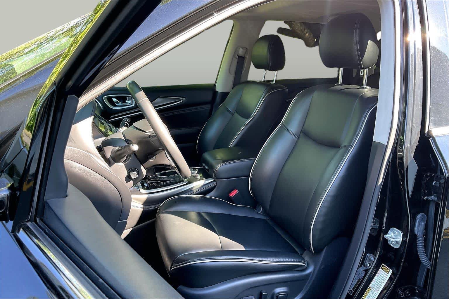 Used 2020 Black Obsidian INFINITI LUXE image 7