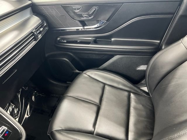 Used 2022 White Lincoln Standard image 17