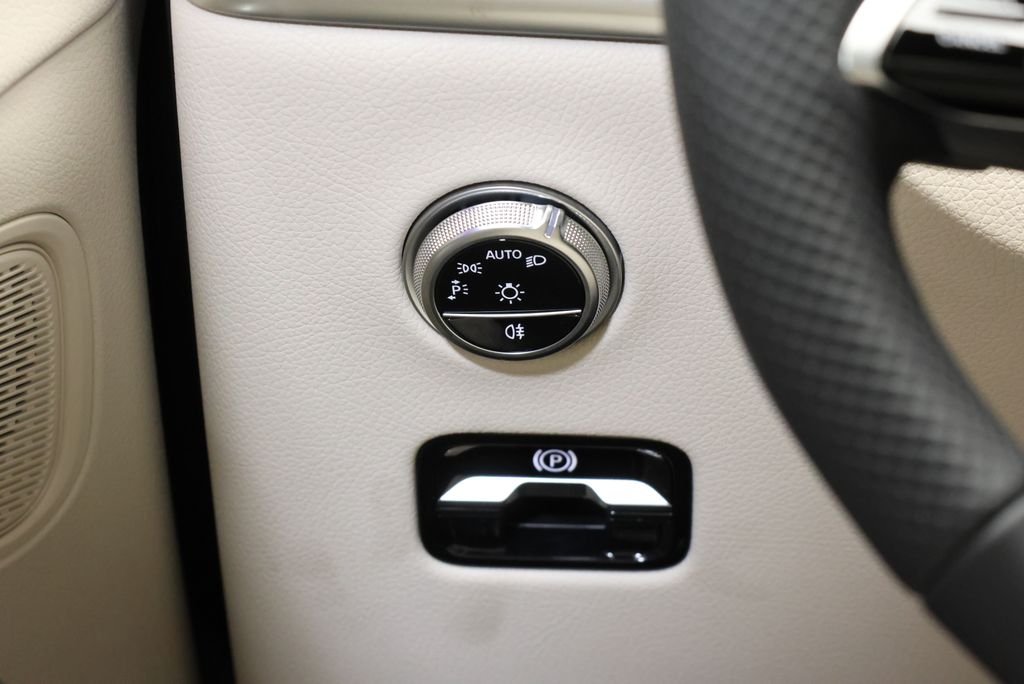 Used 2027  Mercedes-Benz GLC 300 image 19
