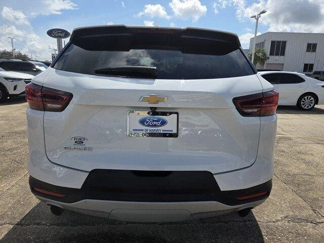 Used 2025 Summit White Chevrolet LT image 4
