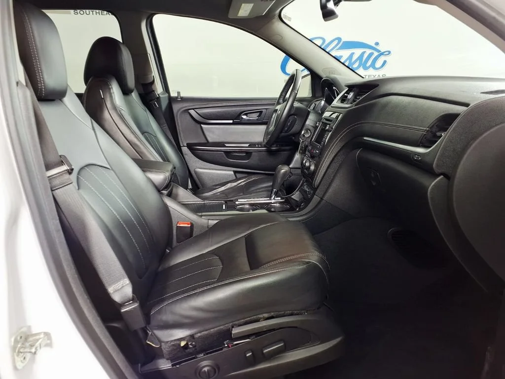 Used 2016 IRIDESCENT PEARL TRICOAT Chevrolet LTZ image 12