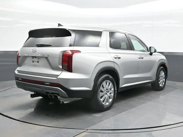 Used 2024 Silver Hyundai SEL image 9