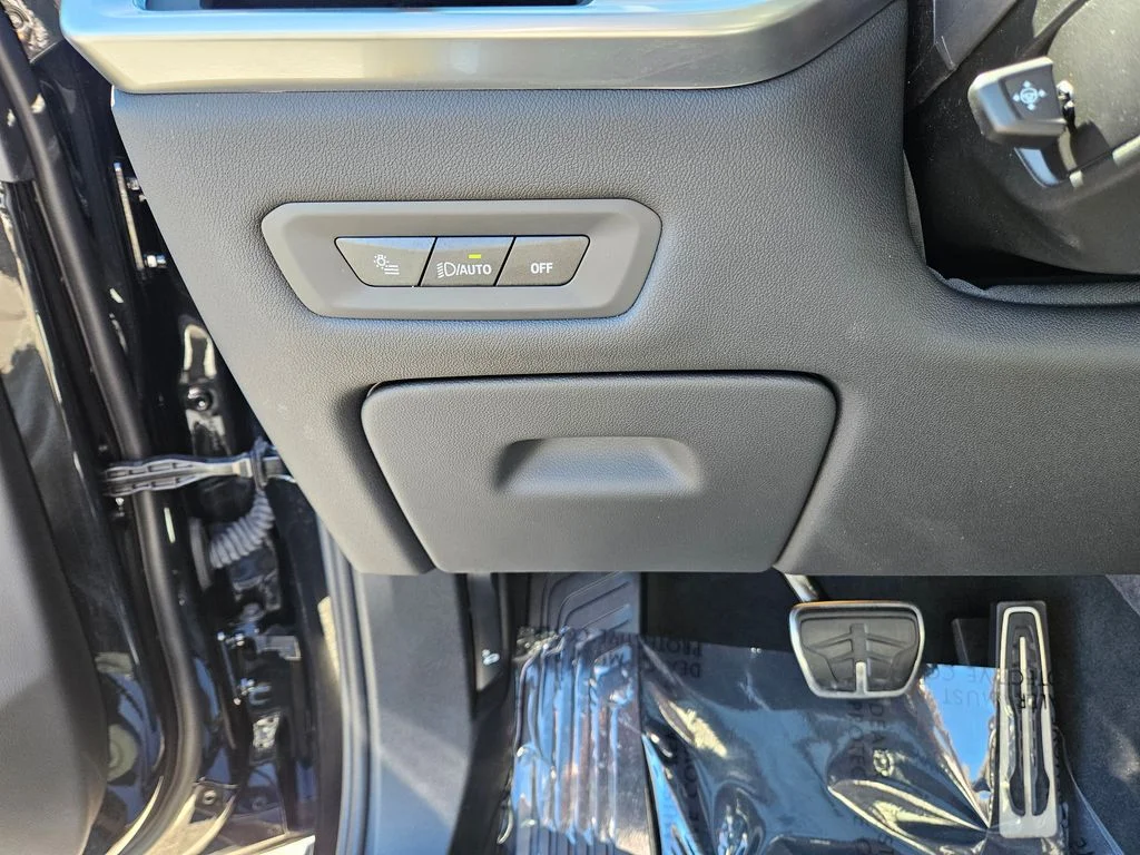 Used 2026 Black Sapphire Metallic BMW xDrive40i image 34
