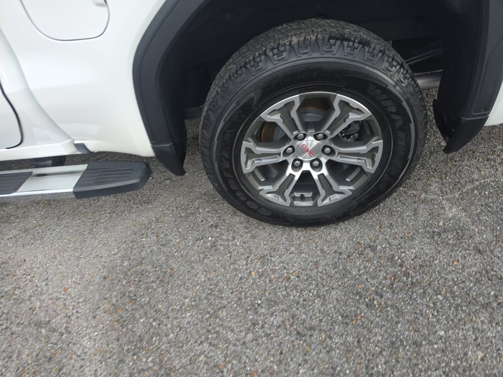 Used 2020 SUMMIT WHITE GMC SLT image 13