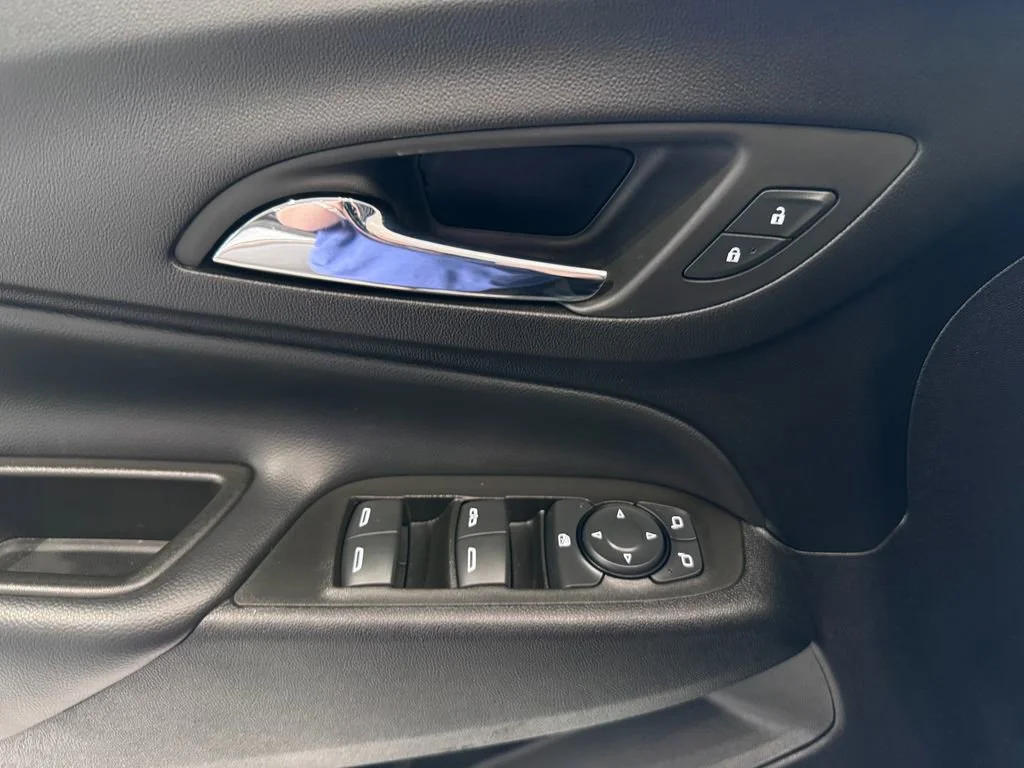 2024 Chevrolet Equinox LT - Photo 25
