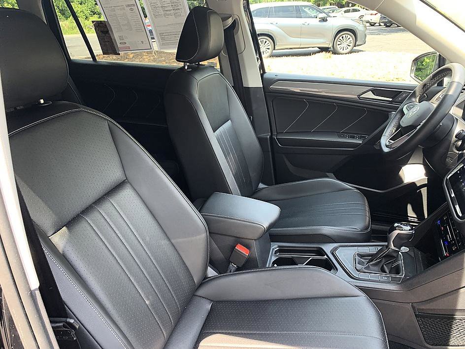 Used 2023 Platinum Gray Metallic Volkswagen SE image 18