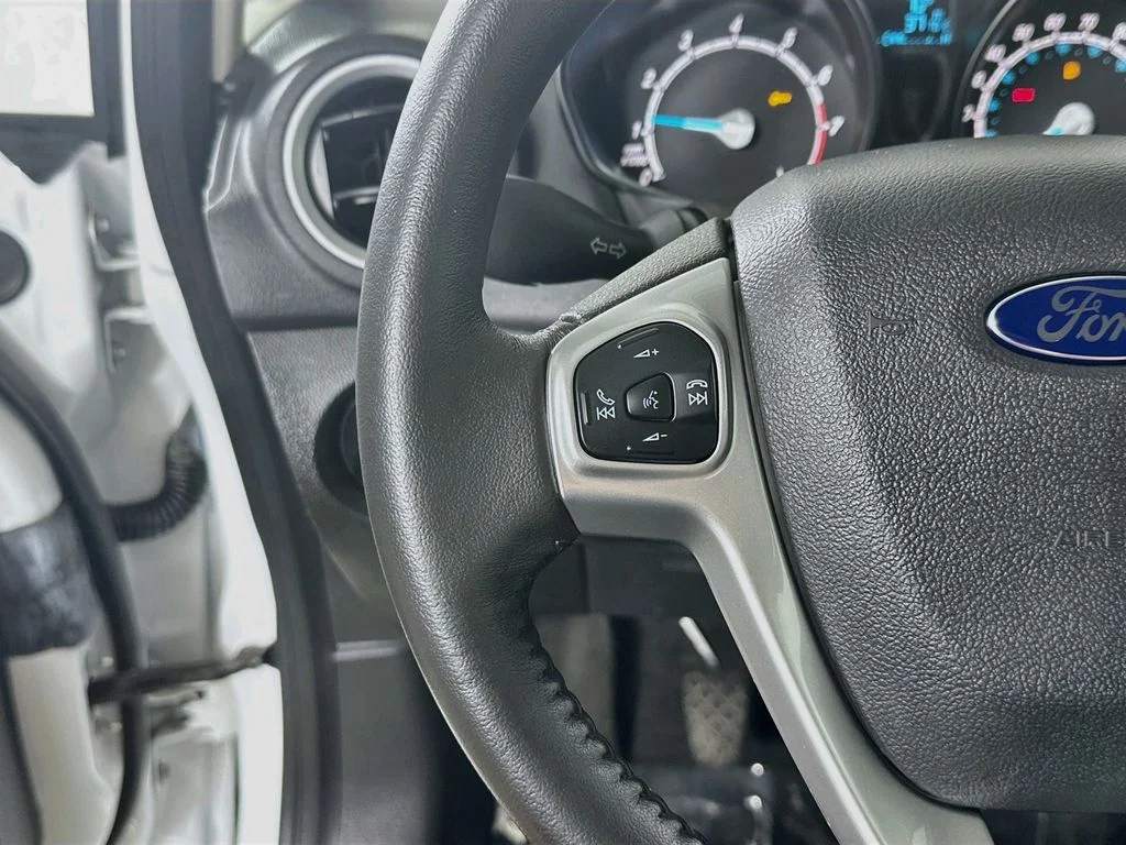 Used 2016 Oxford White Ford SE image 13