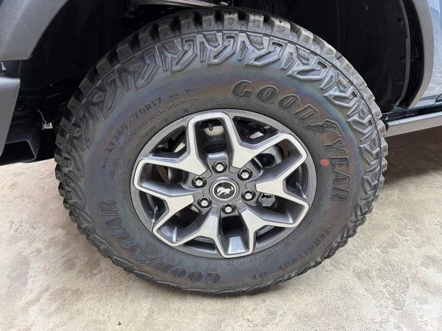 New 2025 Azure Gray Metallic Tri-Coat Ford Badlands® image 29