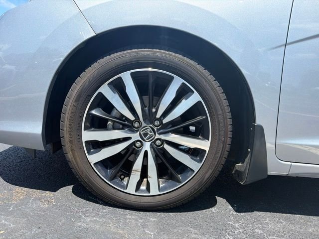 Certified Used 2019 Lunar Silver Metallic Honda EX-L image 11