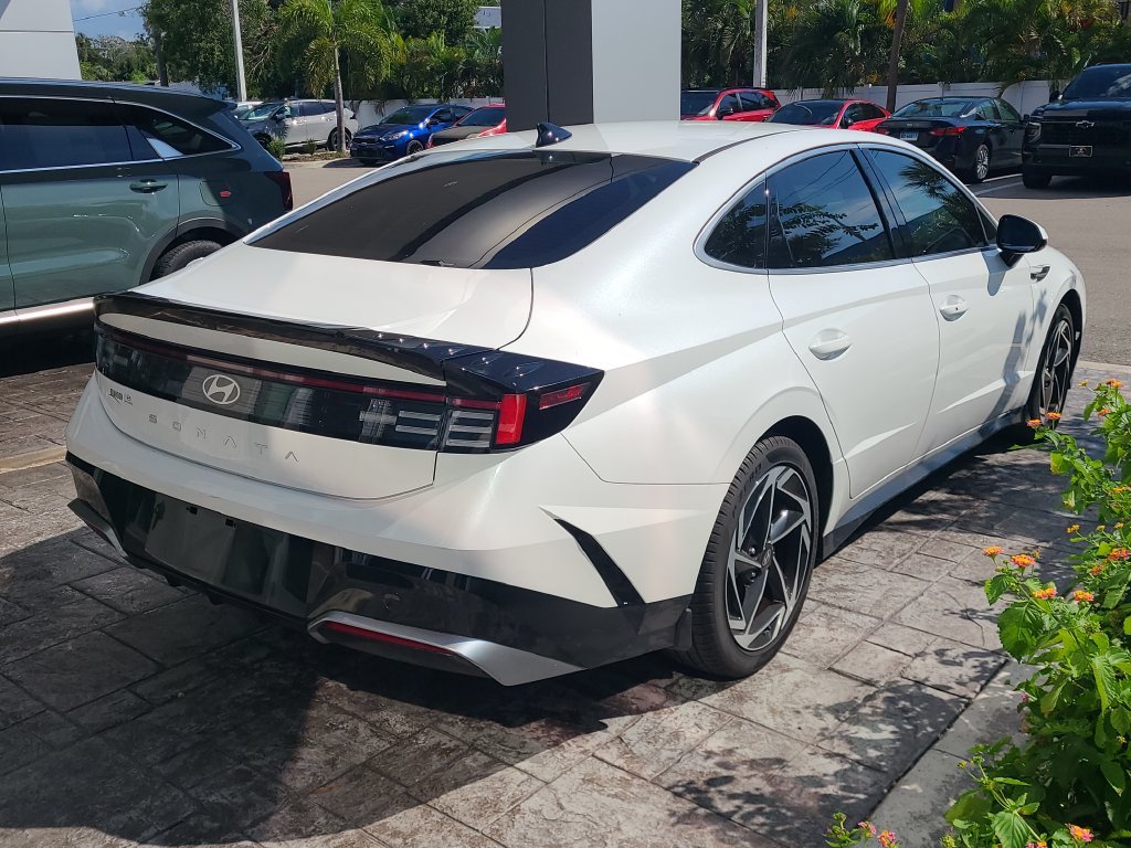 Used 2026 White Hyundai SEL Sport image 4