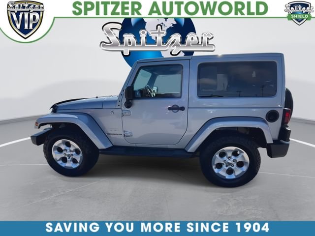 Used 2014 Gray Jeep Sahara image 6