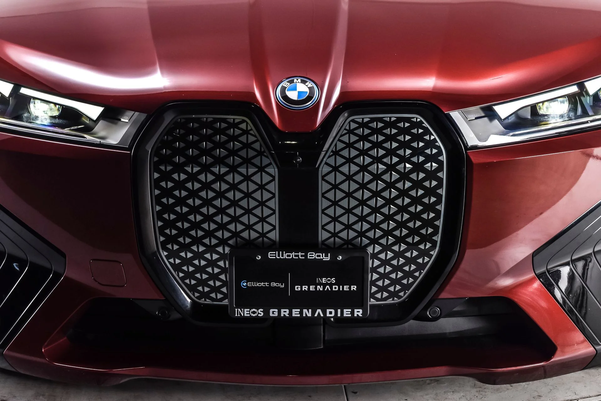 Used 2024 Red Metallic BMW xDrive50 image 9