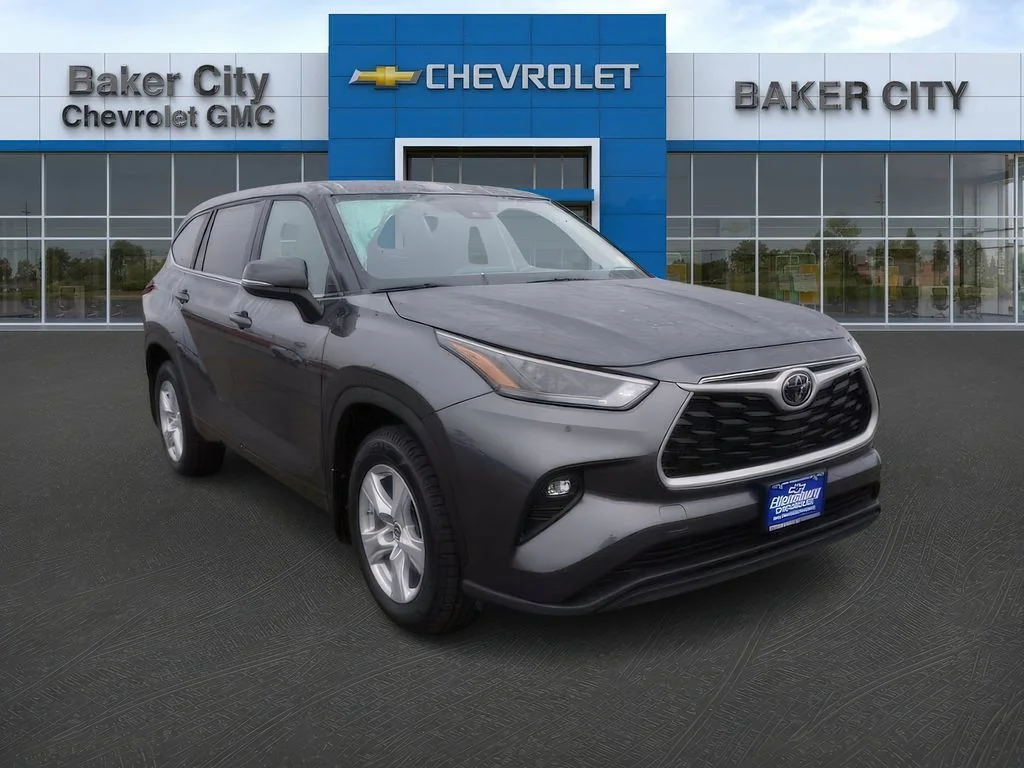 2024 Toyota Highlander LE AWD's photo