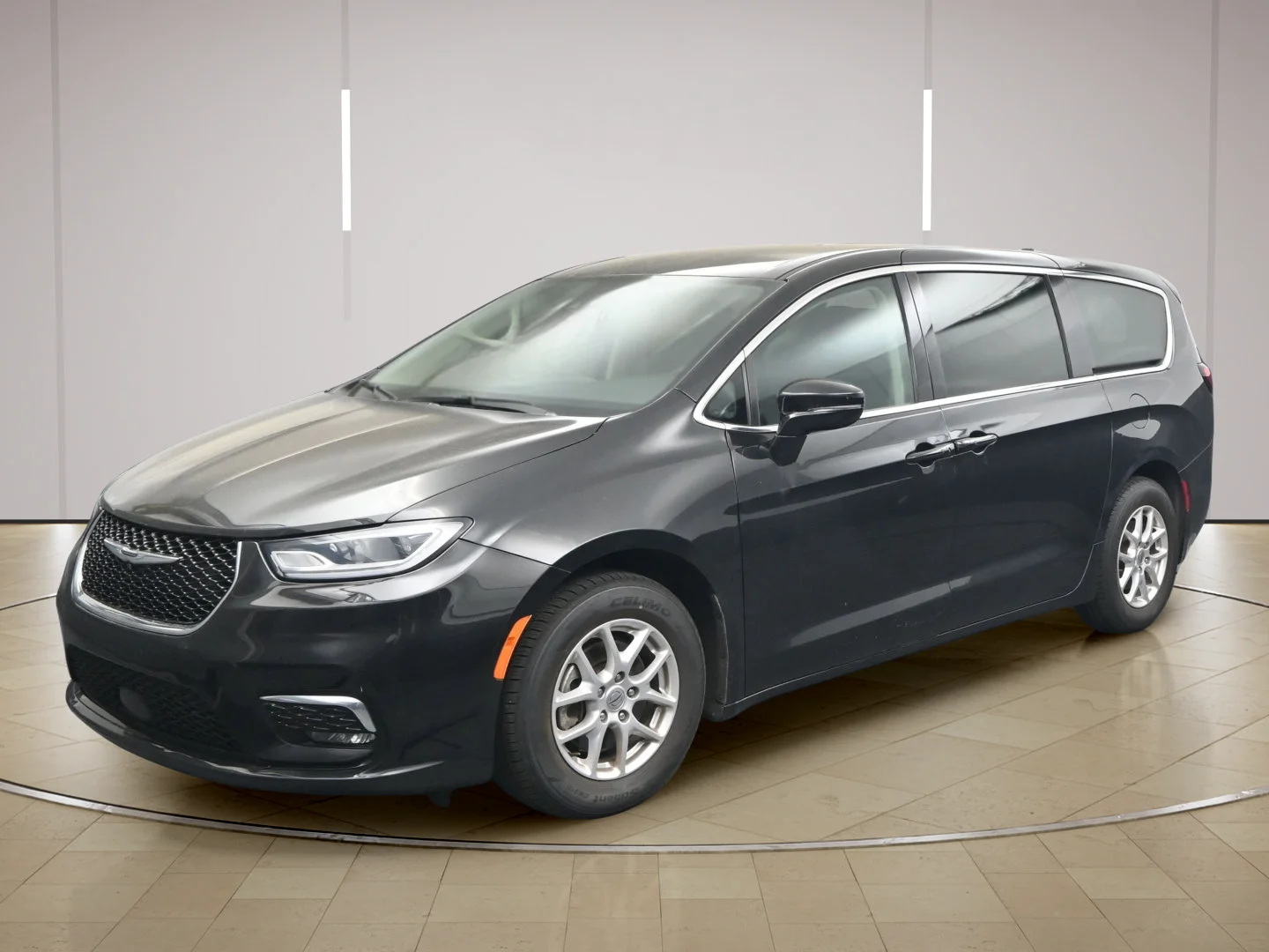 Used 2023 Brilliant Black Crystal Pearlcoat Chrysler Touring L image 3