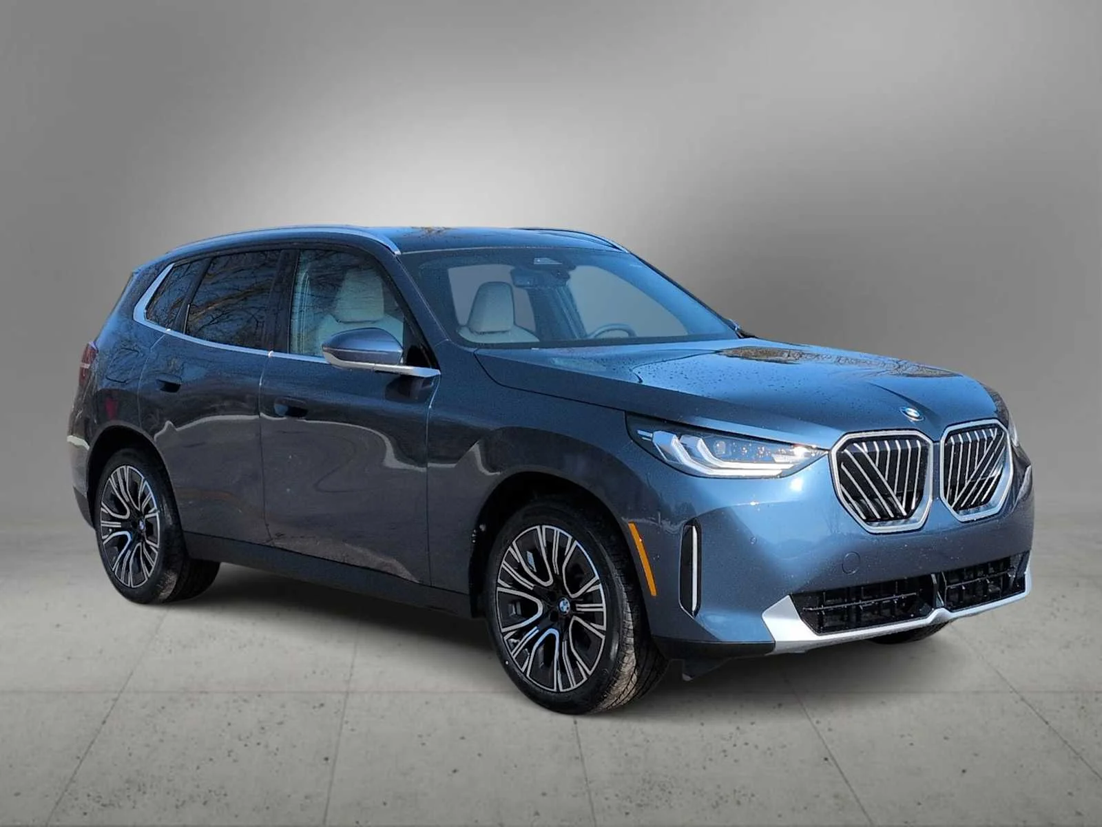 New 2026 Arctic Race Blue metallic BMW 30 xDrive image 2