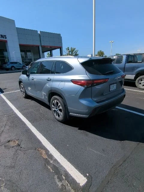 Used 2020  Toyota XLE image 6