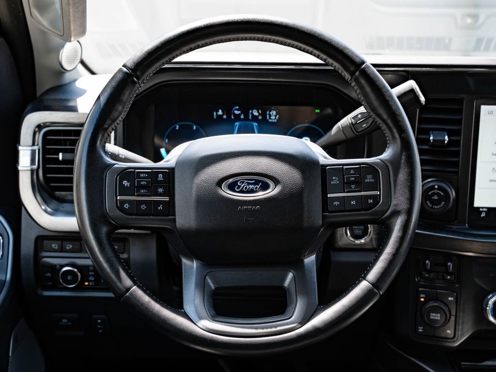Used 2023 Agate Black Metallic Ford LARIAT image 44