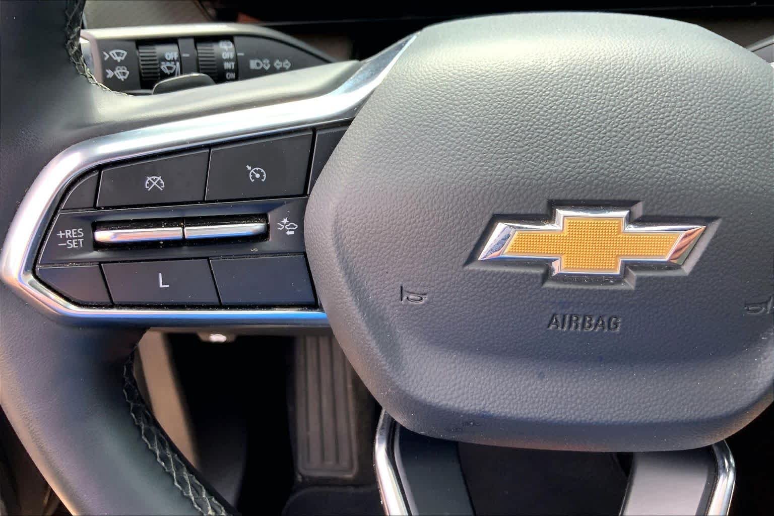 Used 2025 Mosaic Black Metallic Chevrolet FWD LT image 24