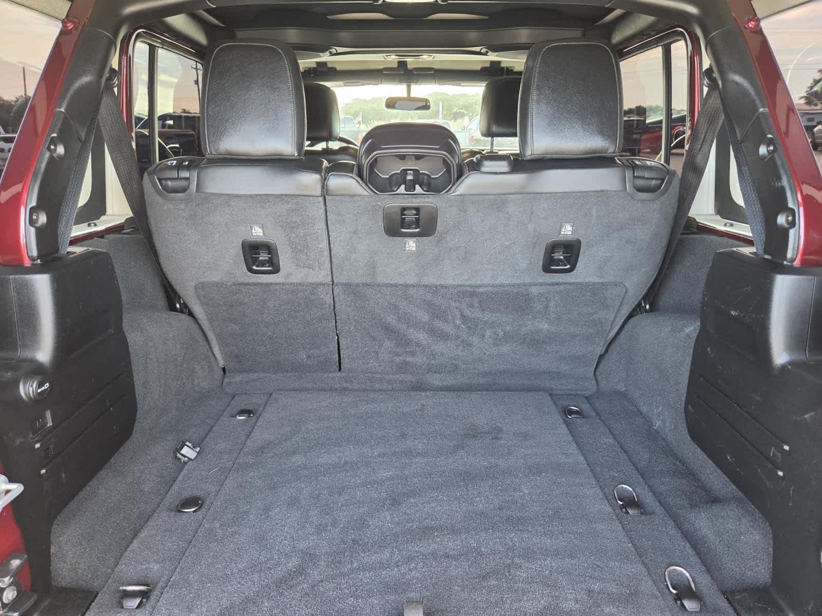 Used 2021 Snazzberry Pearlcoat Jeep Unlimited Rubicon image 11