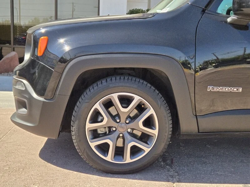 Used 2016 Black Jeep Latitude image 6