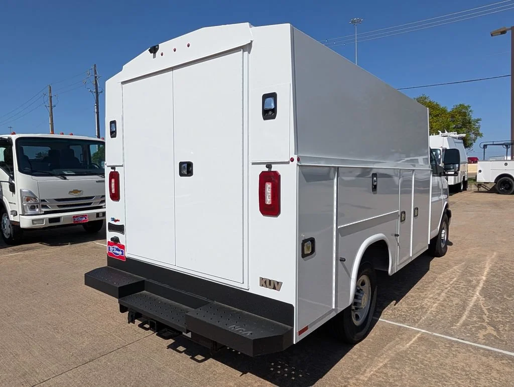 New 2026 Summit White Chevrolet 1WT image 21