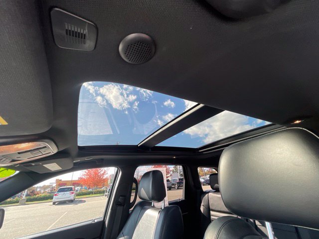 Used 2018 Diamond Black Jeep Limited image 27